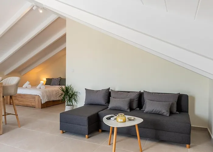 White Lotus Loft & Lägenhet