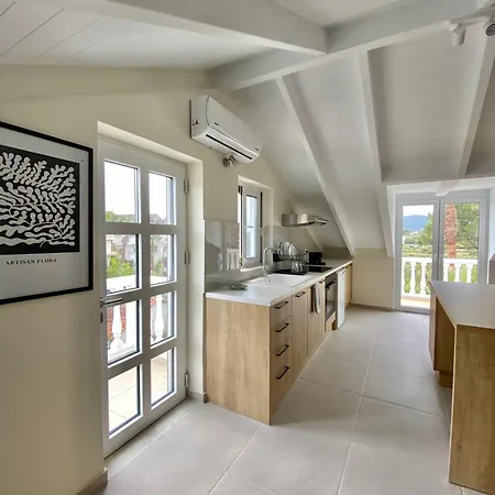 White Lotus Loft Лаганас