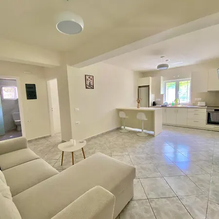 White Lotus Loft דירה