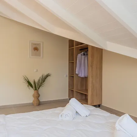 White Lotus Loft Apartment